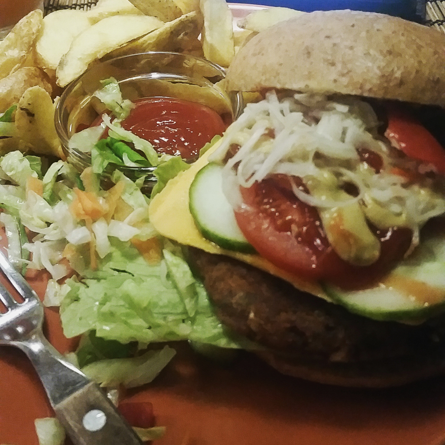 Manger vegan à Budapest - Kozmosz, burger vegan
