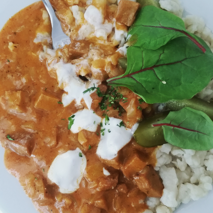 Manger vegan à Budapest - Napfenyes, tofu au paprika et pâtes