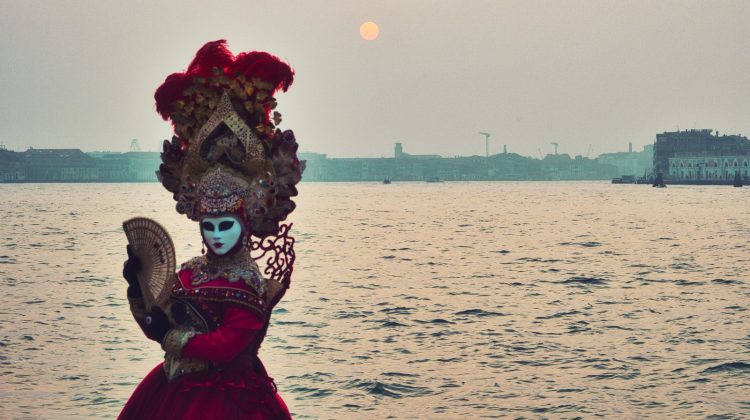 Carnaval de Venise couche de soleil